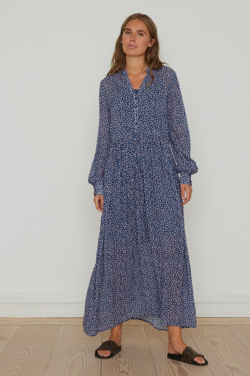 Stacia Print Dress Hockney field  - model image
