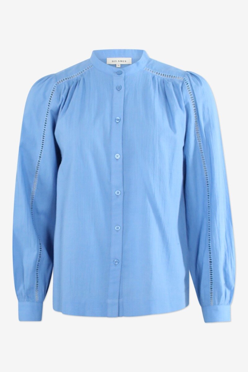 Jessie Shirt Allure A feminine and lightweight cotton shirt with front buttons, long sleeves, and a round neckline - front image