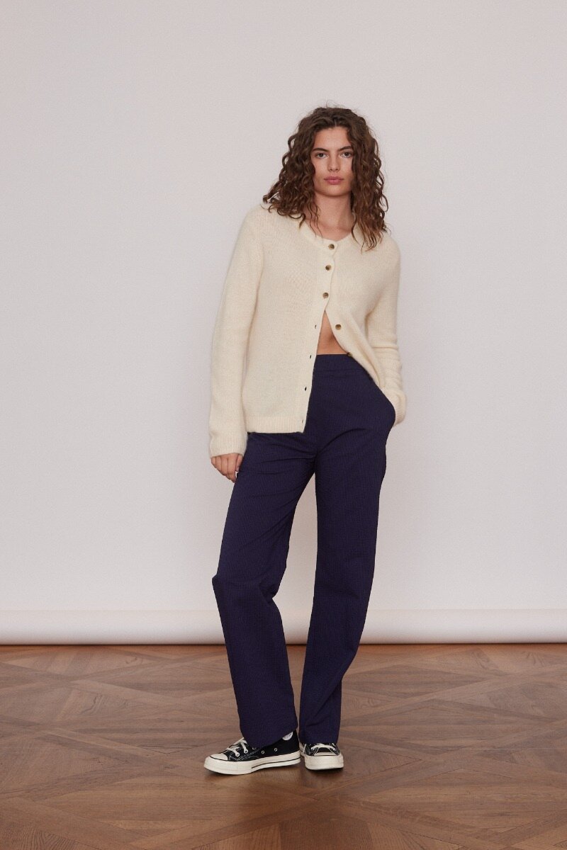 Riva Trousers Night Sky Mid-waist trousers with straight legs, an elastic waistband at the back, and front pockets - model image