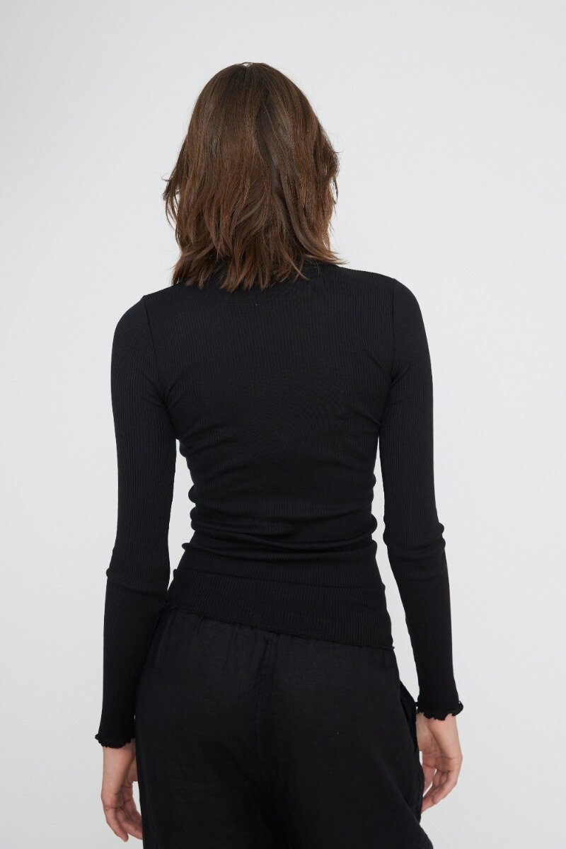 Roller Blouse black Classic tight rollneck, perfect for layering - detail image